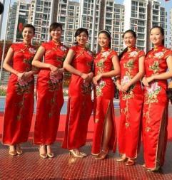 專業(yè)禮儀服務(wù)在重慶 伴娘伴郎團隊、模特主持與角色扮演的多元化發(fā)展