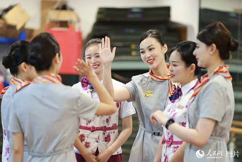 重慶空姐與動姐攜手開展服務(wù)禮儀培訓(xùn)，積極備戰(zhàn)暑運高峰